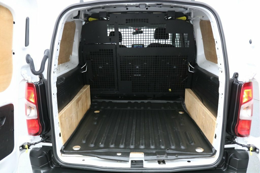Peugeot E-Partner 750 100Kw 50Kwh Professional Premium Van White #12