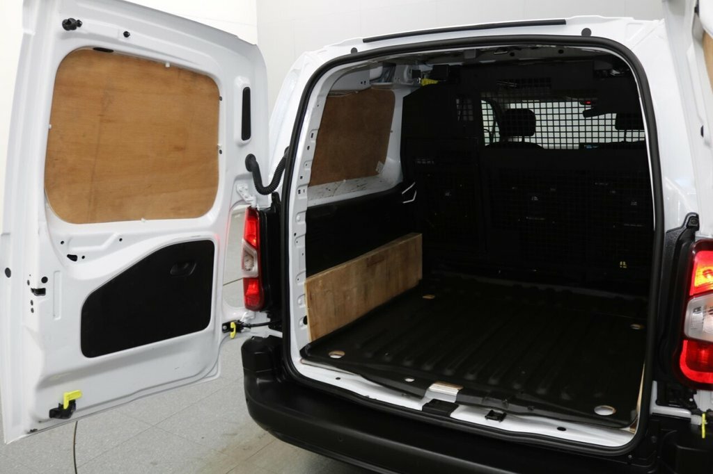Peugeot E-Partner 750 100Kw 50Kwh Professional Premium Van White #11