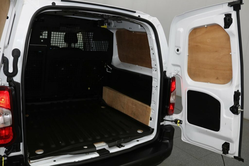 Peugeot E-Partner 750 100Kw 50Kwh Professional Premium Van White #13