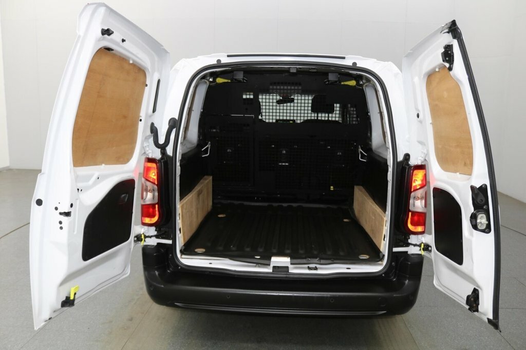 Peugeot E-Partner 750 100Kw 50Kwh Professional Premium Van White #10