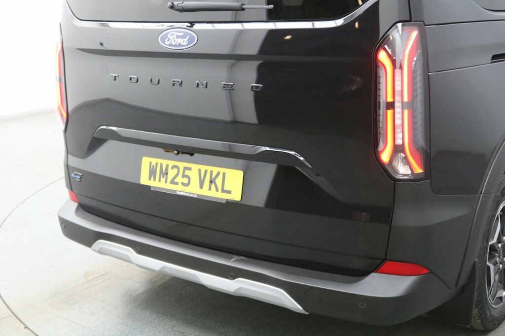 Ford Tourneo Custom Titanium Luxe White #93