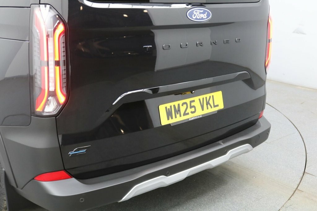 Ford Tourneo Custom Titanium Luxe White #92