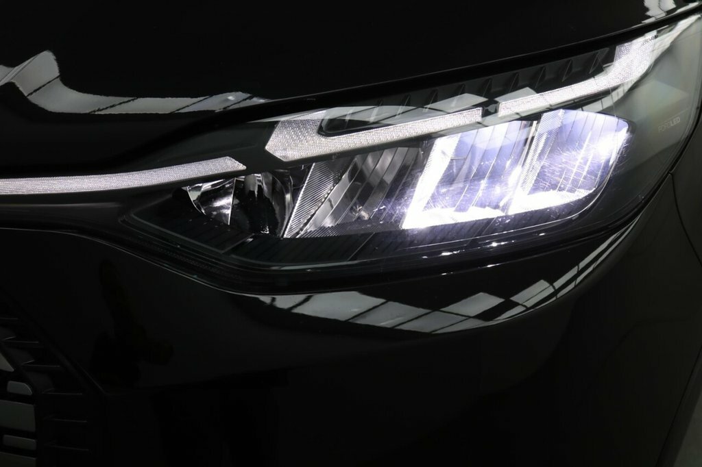Ford Tourneo Custom Titanium Luxe White #90