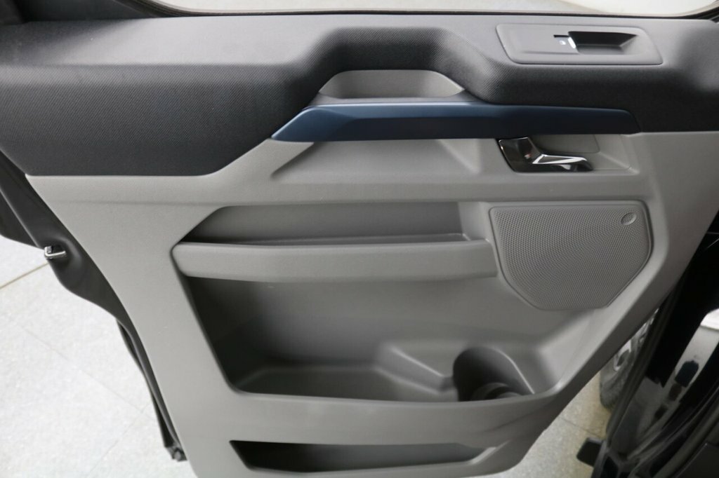 Ford Tourneo Custom Titanium Luxe White #87
