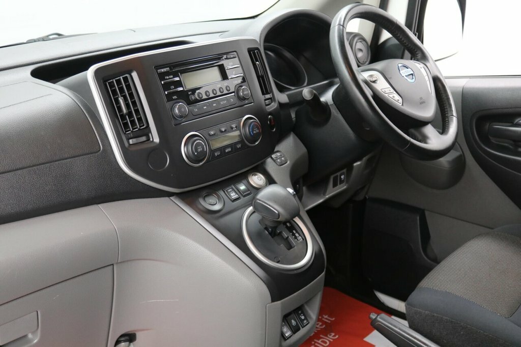 Nissan e-NV200 Visia Panel Van White #27