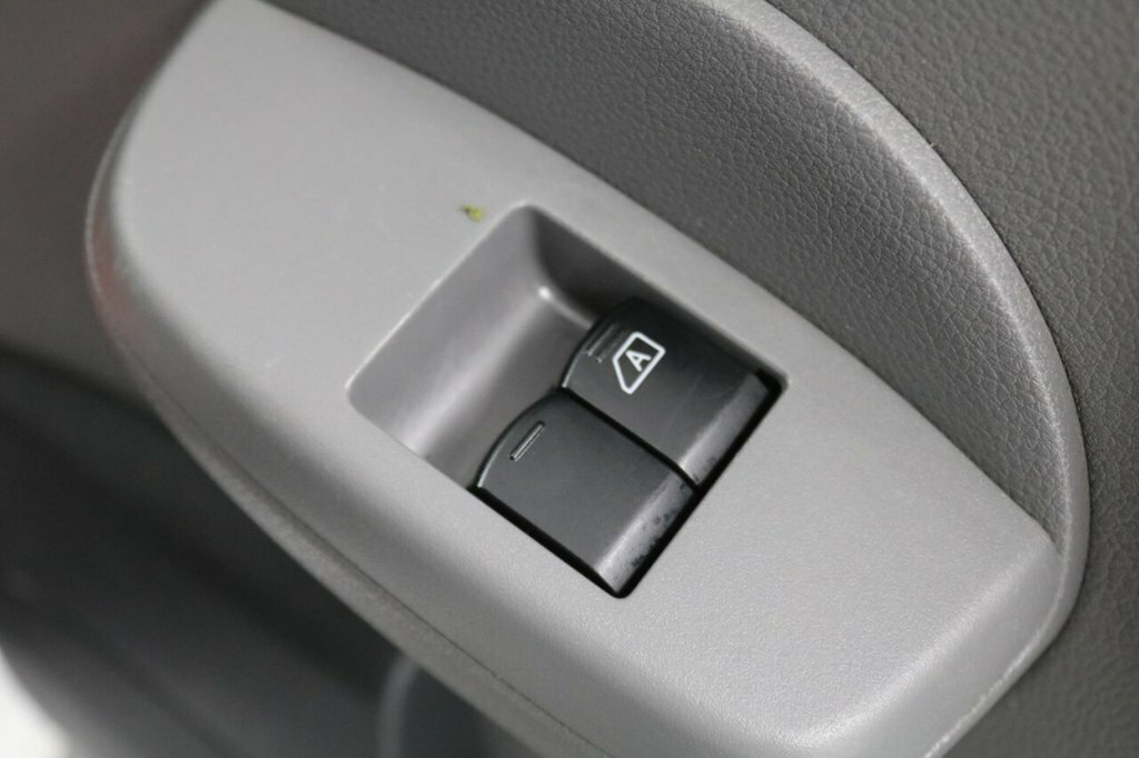 Nissan e-NV200 Visia Panel Van White #40