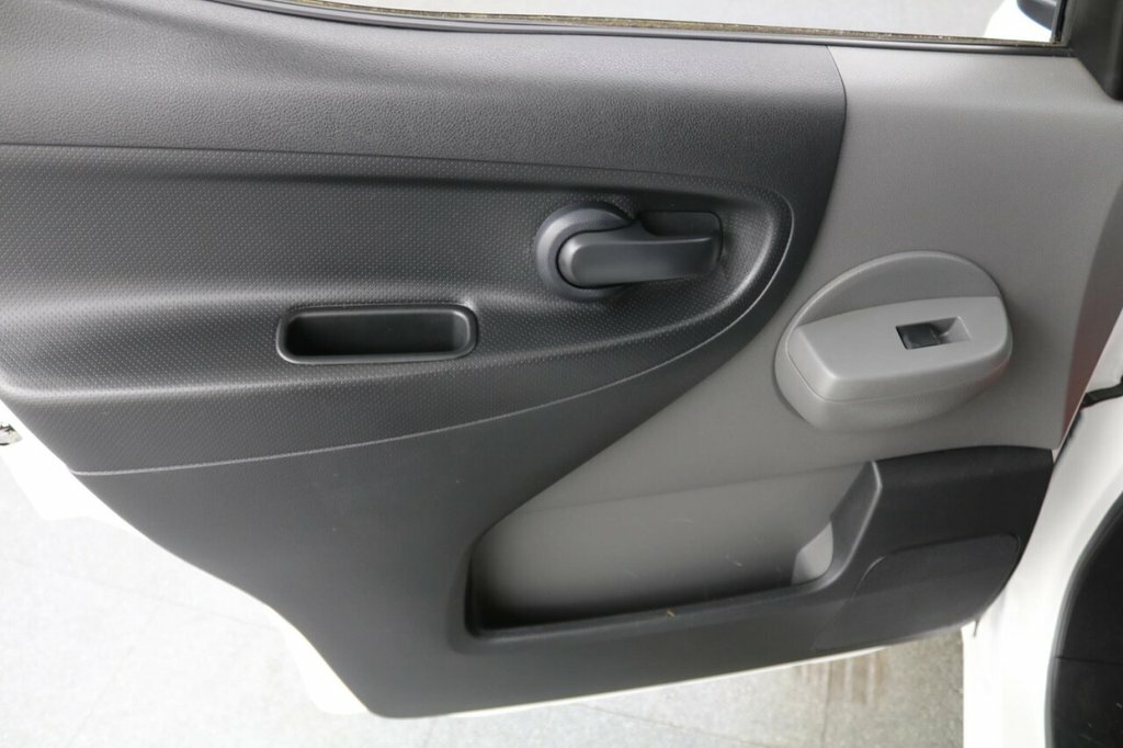 Nissan e-NV200 Visia Panel Van White #42