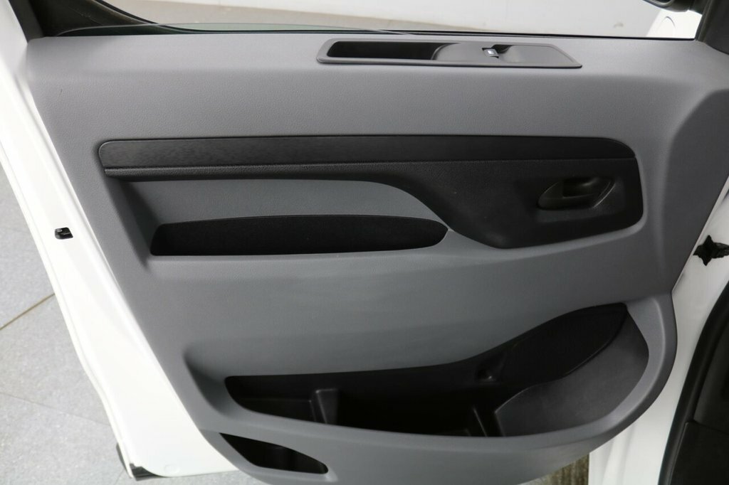 Vauxhall Vivaro 1.5L Sportive 6Dr Black #44