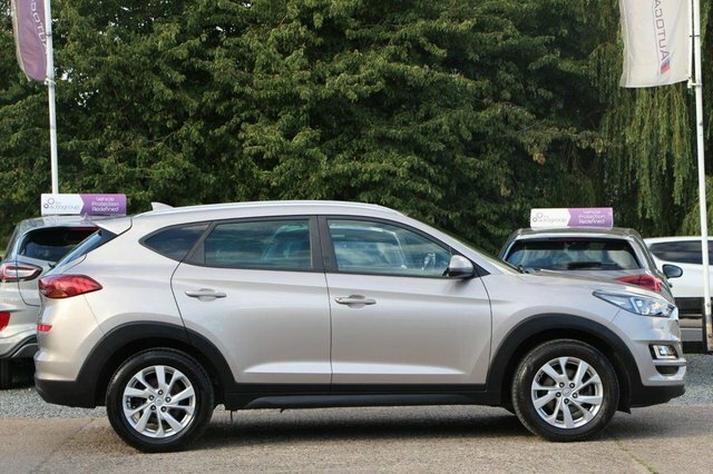 Hyundai Tucson 1.6 Gdi Se Nav Suv Euro 6 S S White #2
