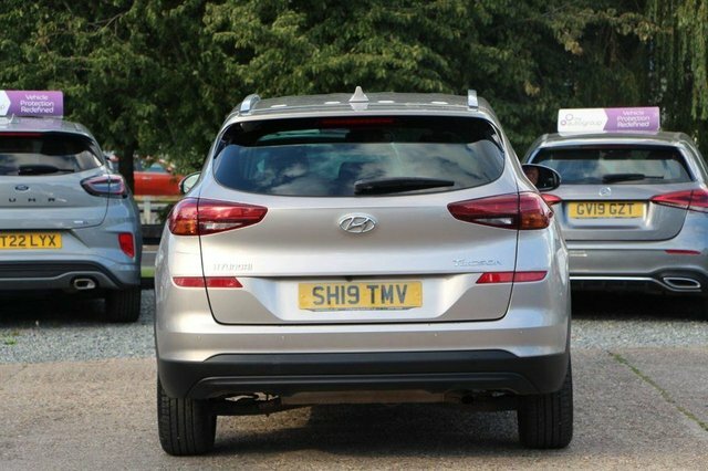 Hyundai Tucson 1.6 Gdi Se Nav Suv Euro 6 S S White #4