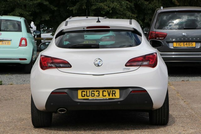 Vauxhall Astra GTC 2.0 Cdti Sri Coupe Euro 5 165 Ps White #4