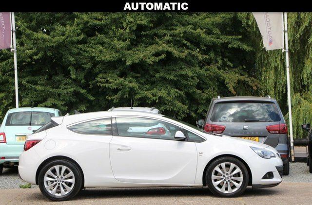 Vauxhall Astra GTC 2.0 Cdti Sri Coupe Euro 5 165 Ps White #2