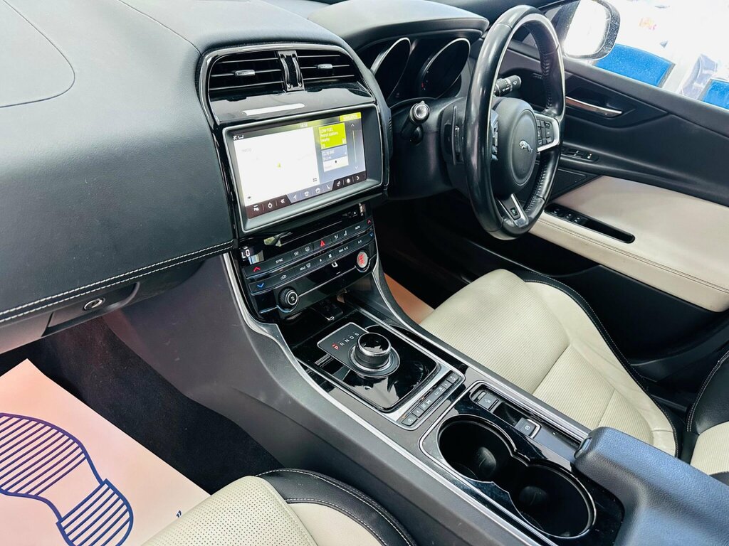 Jaguar XE 2.0 Ingenium Portfolio Silver #46
