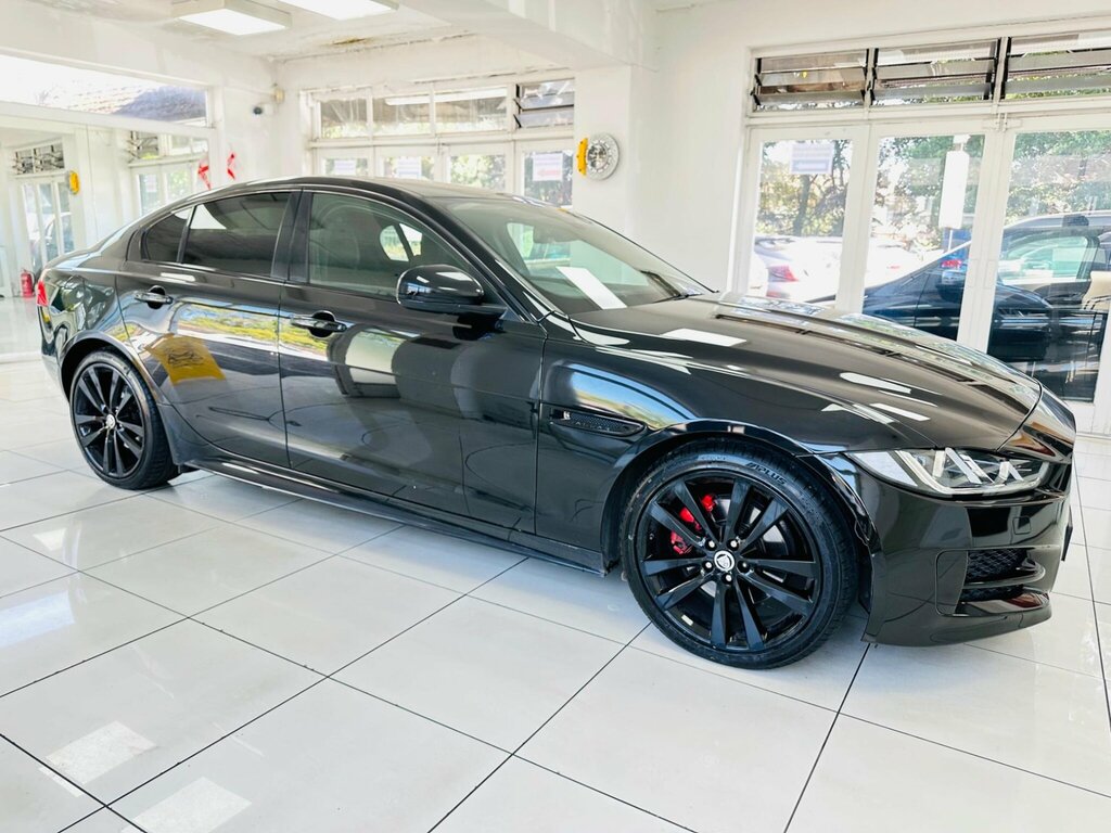 Jaguar XE 2.0 Ingenium Portfolio Silver #15