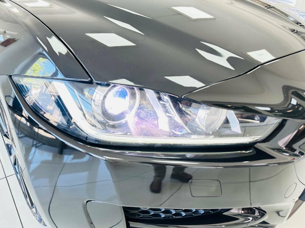 Jaguar XE 2.0 Ingenium Portfolio Silver #37