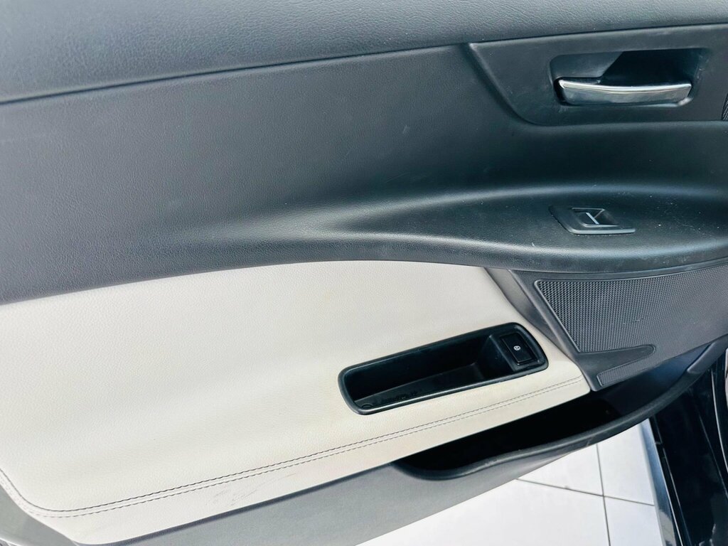 Jaguar XE 2.0 Ingenium Portfolio Silver #40