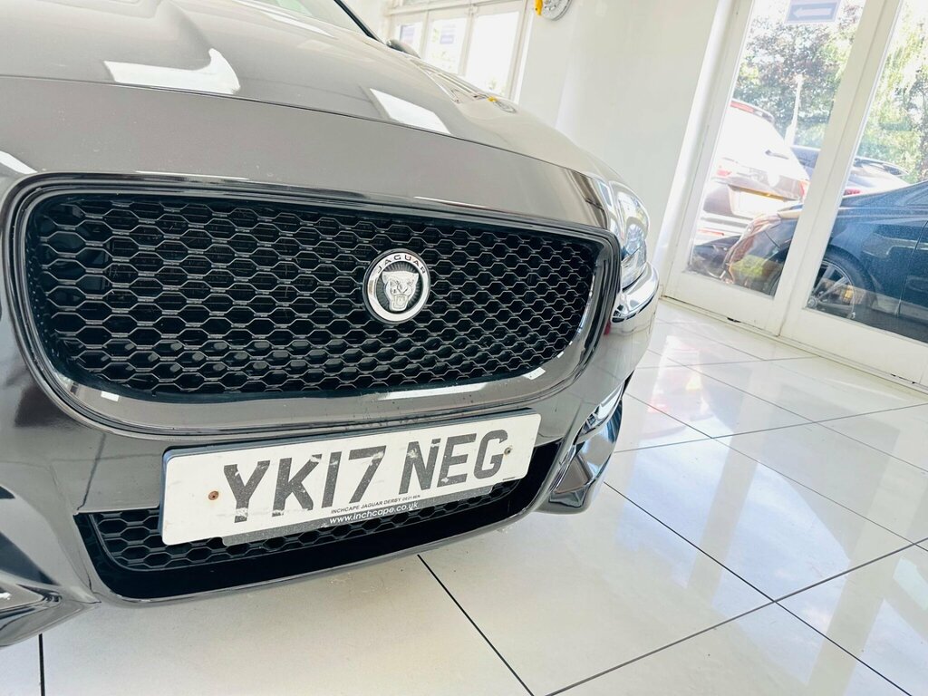 Jaguar XE 2.0 Ingenium Portfolio Silver #24