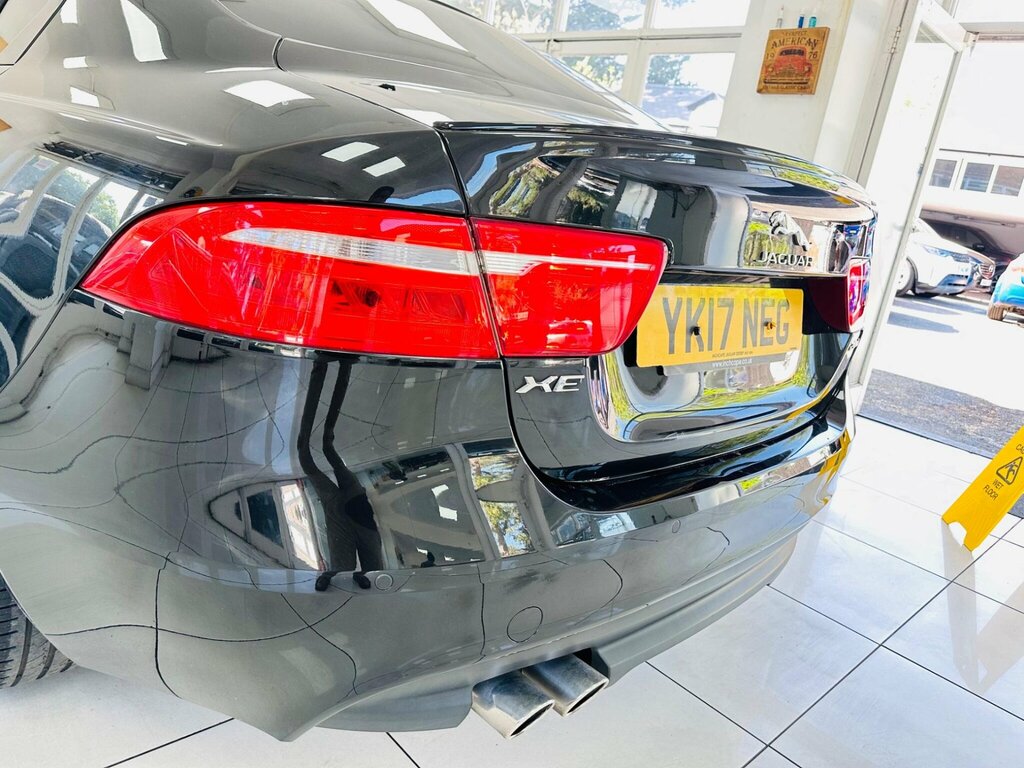 Jaguar XE 2.0 Ingenium Portfolio Silver #35