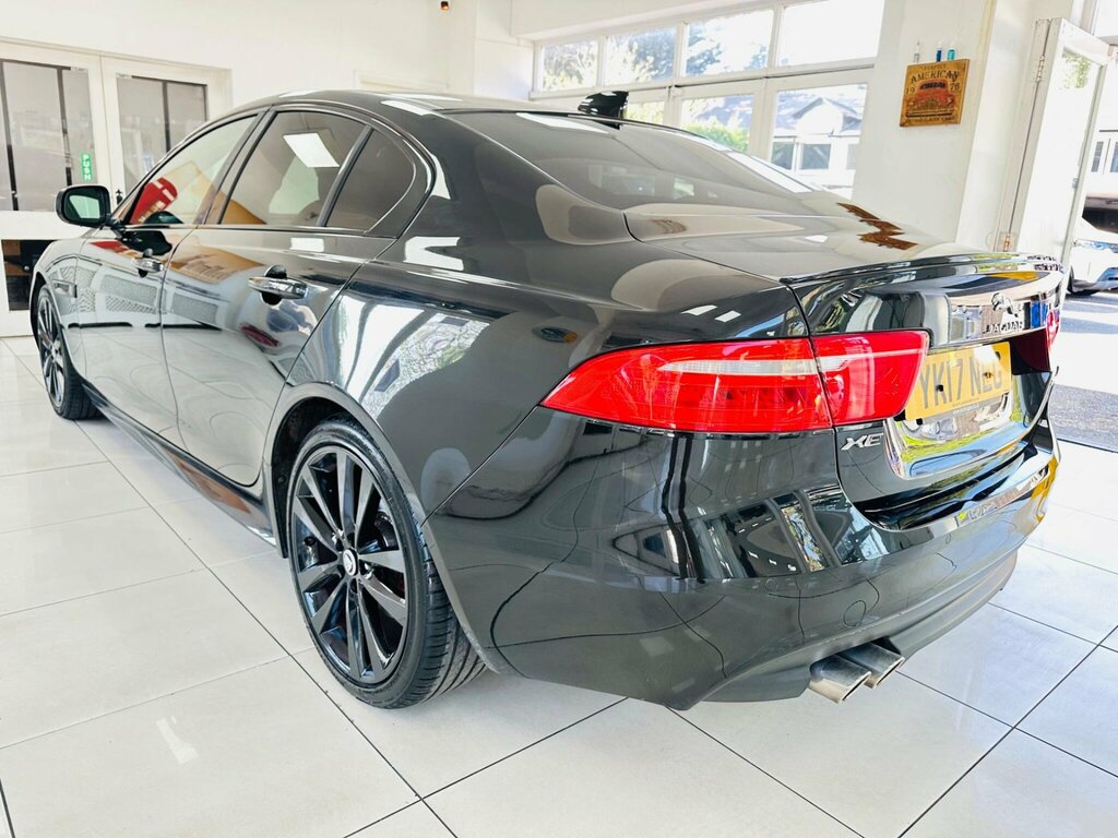 Jaguar XE 2.0 Ingenium Portfolio Silver #17
