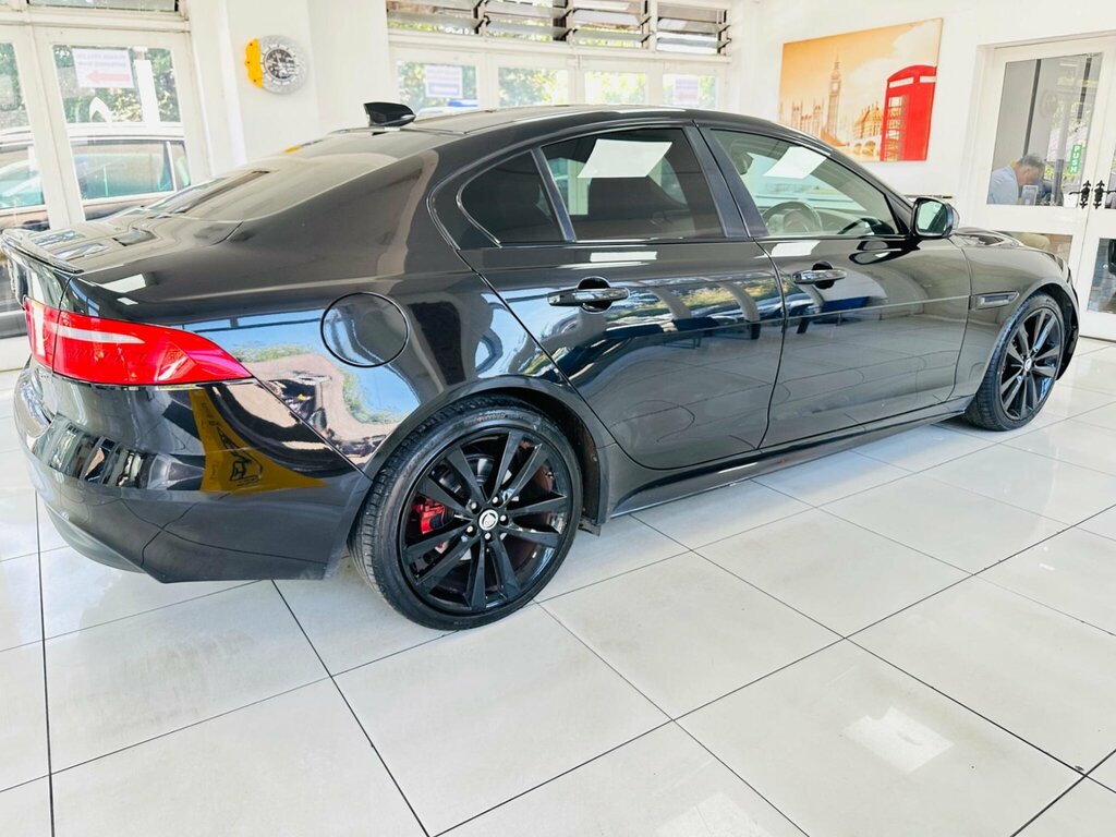 Jaguar XE 2.0 Ingenium Portfolio Silver #23