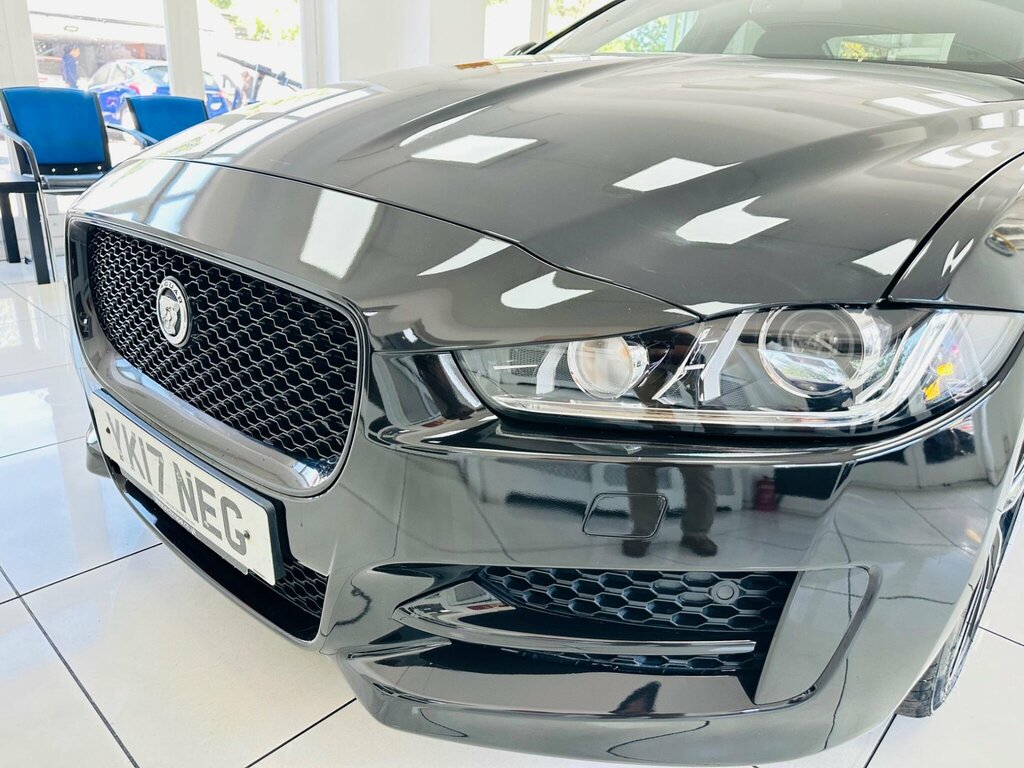 Jaguar XE 2.0 Ingenium Portfolio Silver #31