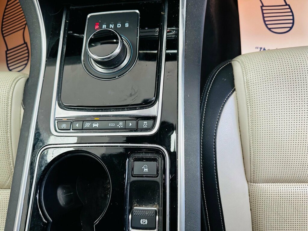 Jaguar XE 2.0 Ingenium Portfolio Silver #28