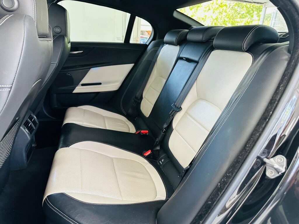 Jaguar XE 2.0 Ingenium Portfolio Silver #36