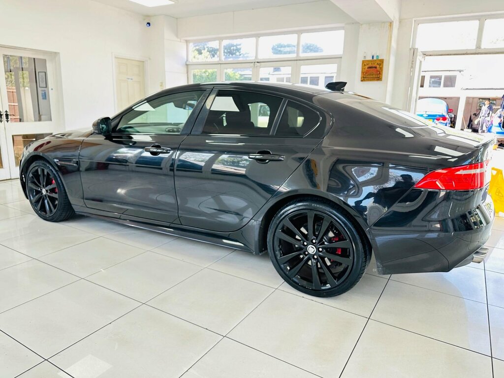 Jaguar XE 2.0 Ingenium Portfolio Silver #19