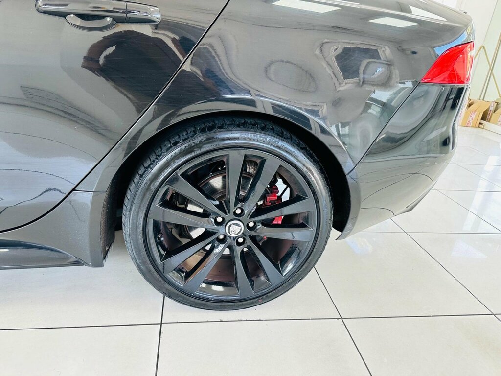 Jaguar XE 2.0 Ingenium Portfolio Silver #11