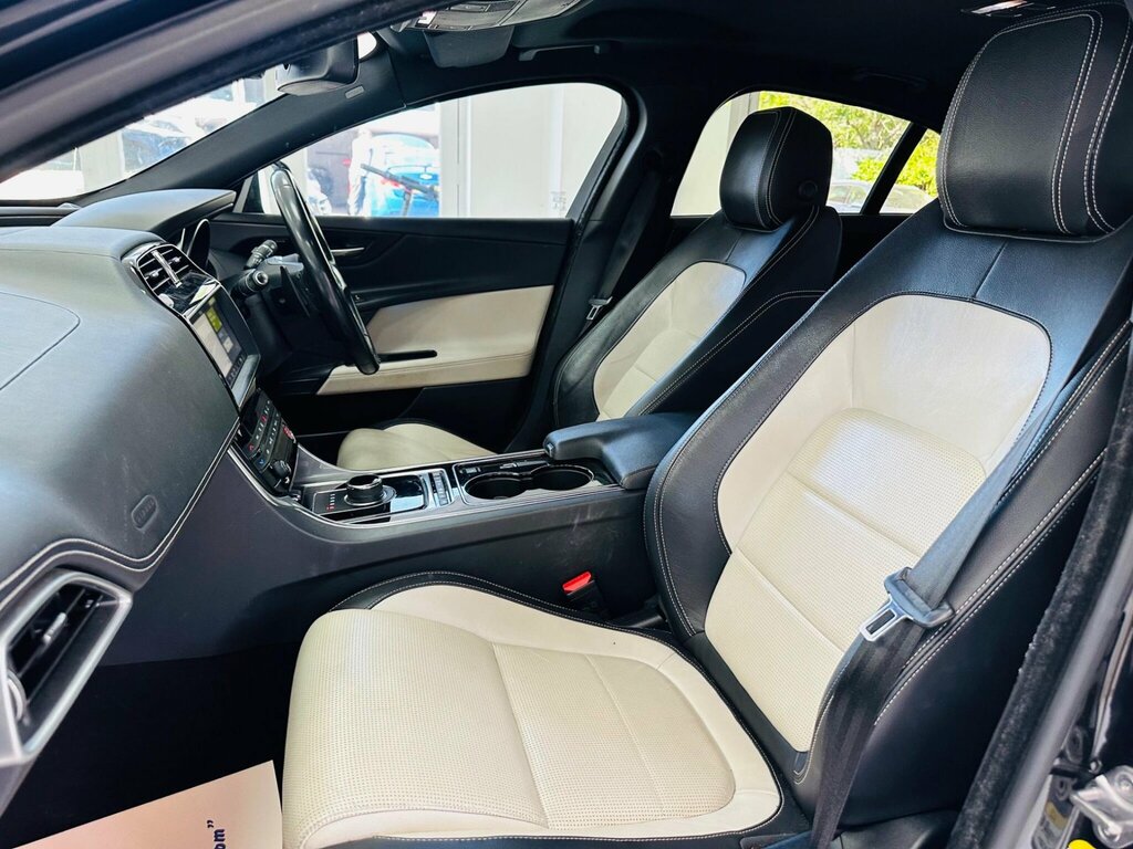 Jaguar XE 2.0 Ingenium Portfolio Silver #42