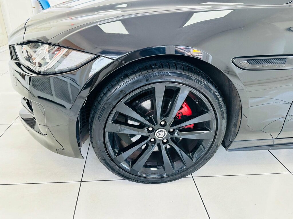 Jaguar XE 2.0 Ingenium Portfolio Silver #10