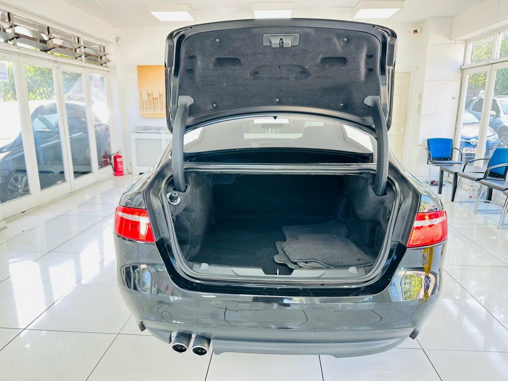 Jaguar XE 2.0 Ingenium Portfolio Silver #7