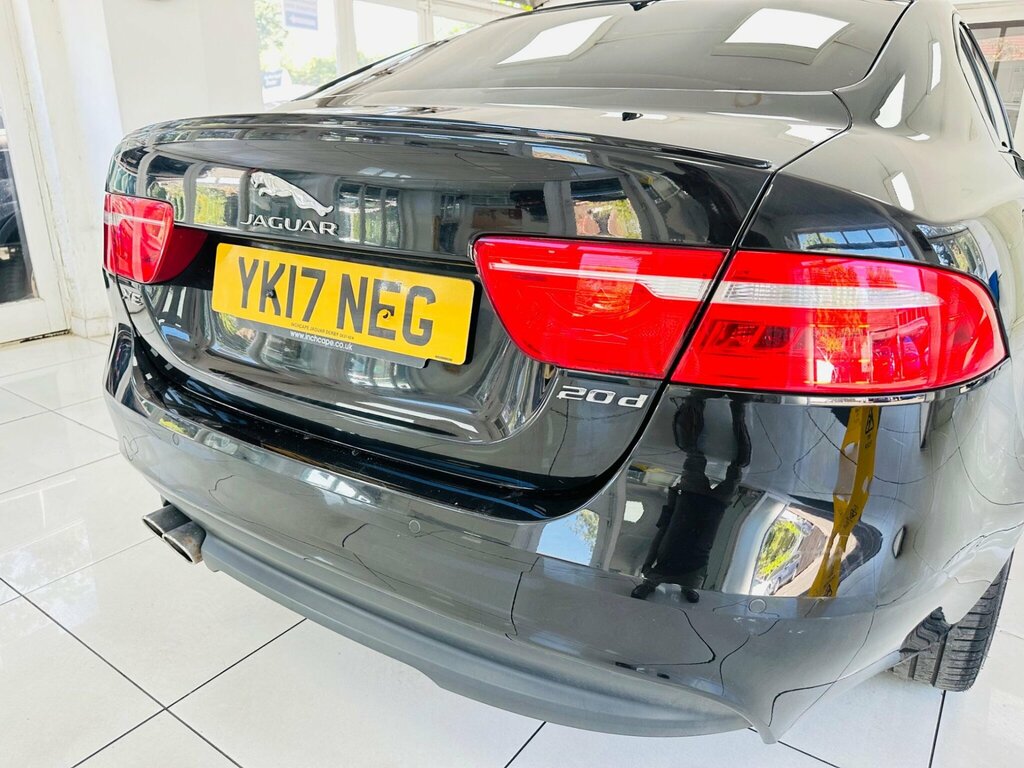Jaguar XE 2.0 Ingenium Portfolio Silver #33