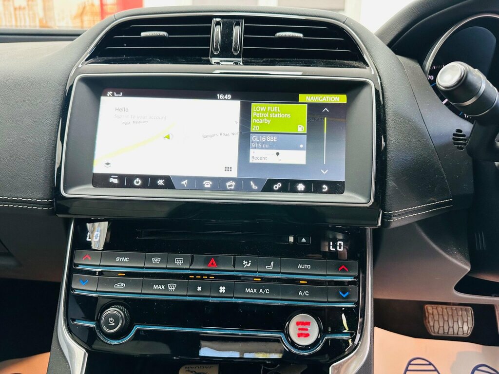 Jaguar XE 2.0 Ingenium Portfolio Silver #14