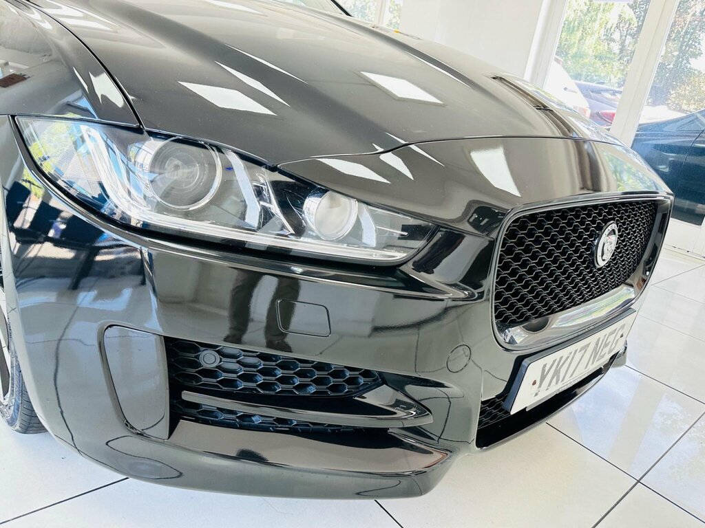 Jaguar XE 2.0 Ingenium Portfolio Silver #29