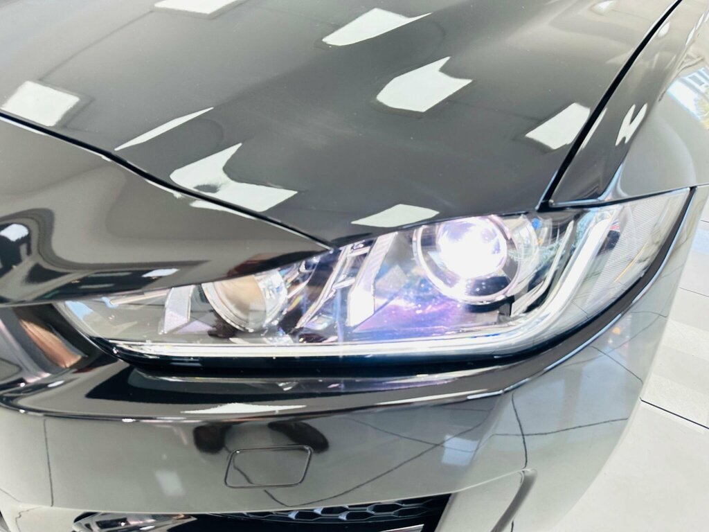 Jaguar XE 2.0 Ingenium Portfolio Silver #39