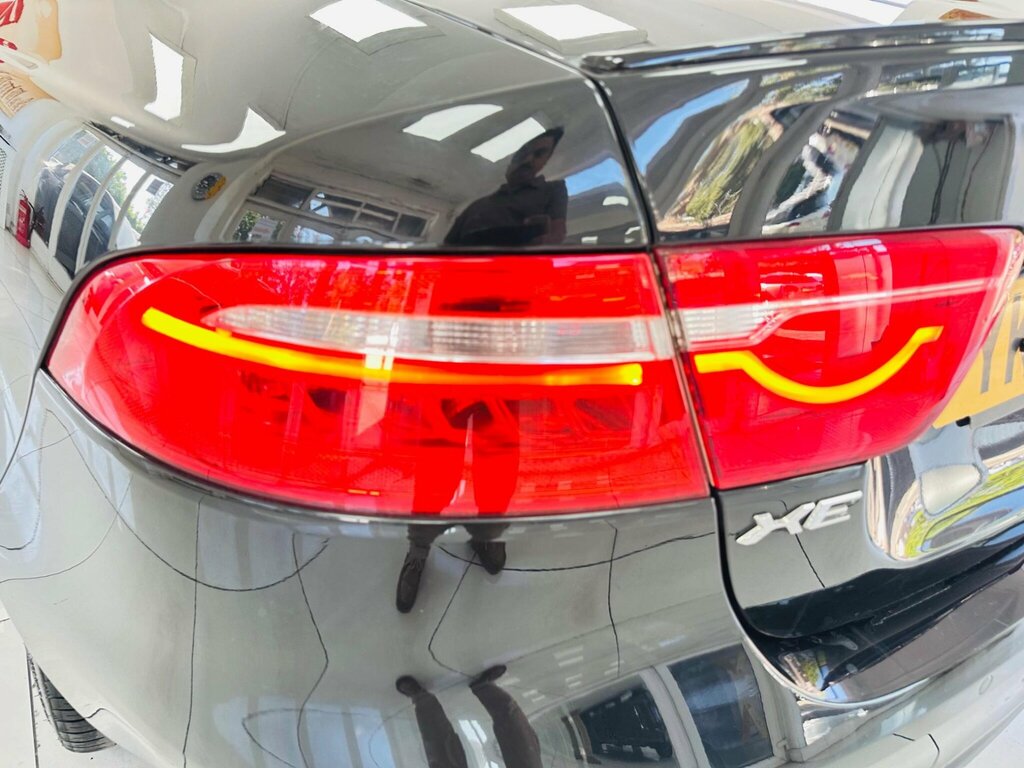 Jaguar XE 2.0 Ingenium Portfolio Silver #45