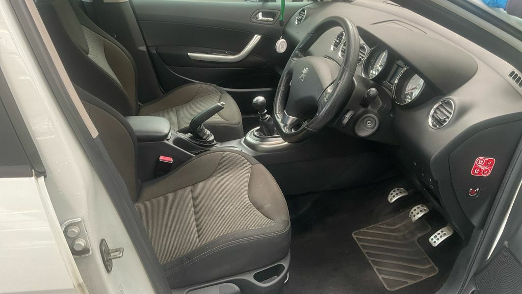 Peugeot 308 SW 2014 1.6 E-hdi Active Estate Eur White #2