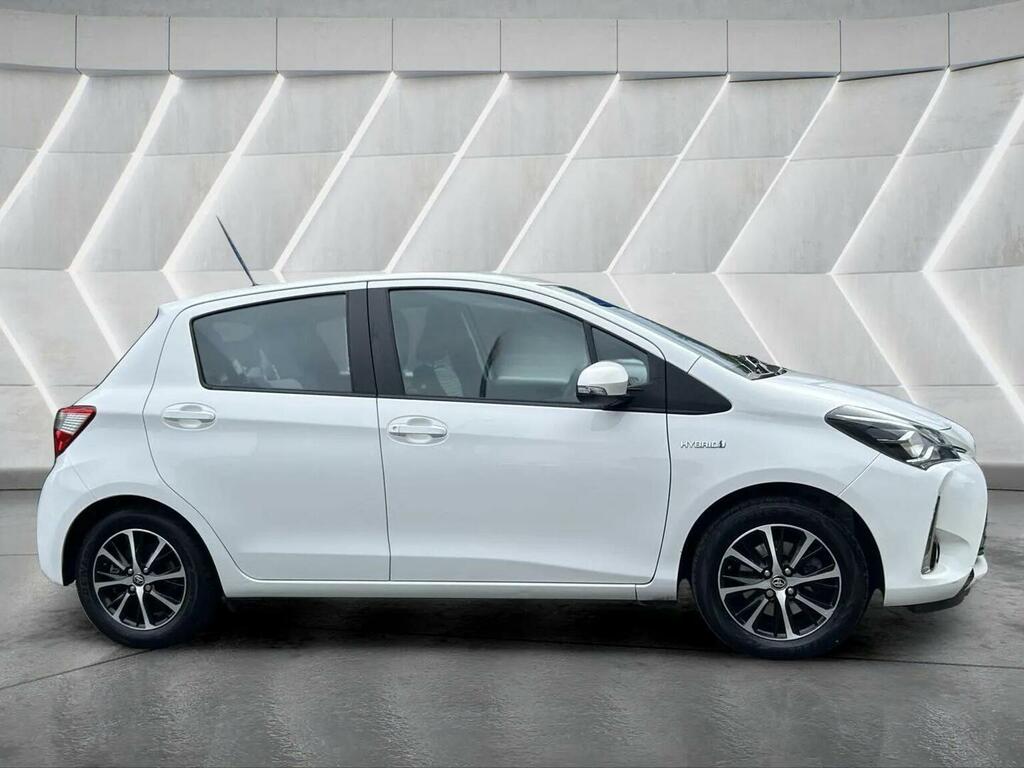 Toyota Yaris Hatchback 1.5 Vvt-h Icon Tech E-cvt Euro 6 Ss 5 LP19XPS White #4