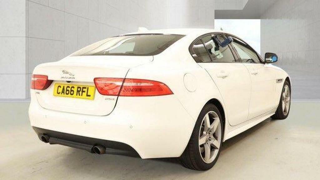 Jaguar XE  Red #16