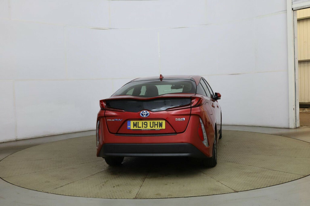 Toyota Prius+ Mpv White #16