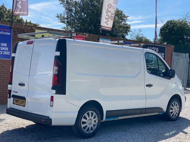 Vauxhall Vivaro Cdti 2700 Biturbo Ecotec DW19LNY White #4