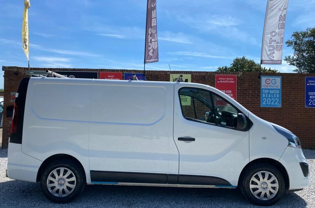 Vauxhall Vivaro Cdti 2700 Biturbo Ecotec DW19LNY White #5