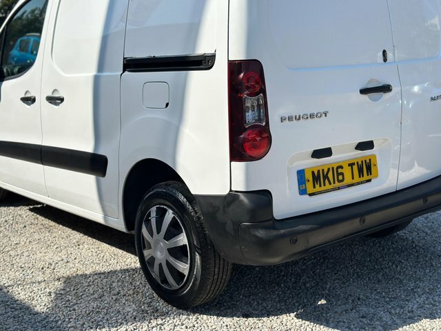 Peugeot Partner Ex.vat 2016 Peugeot Partner 1.6 Hdi Professional L Red #16