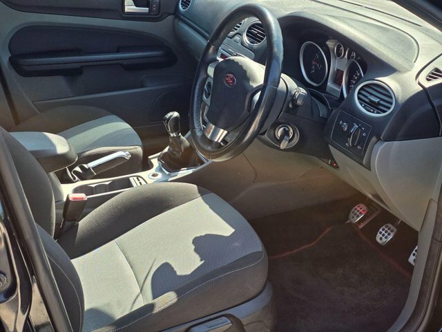 Ford Focus Zetec S Black #5