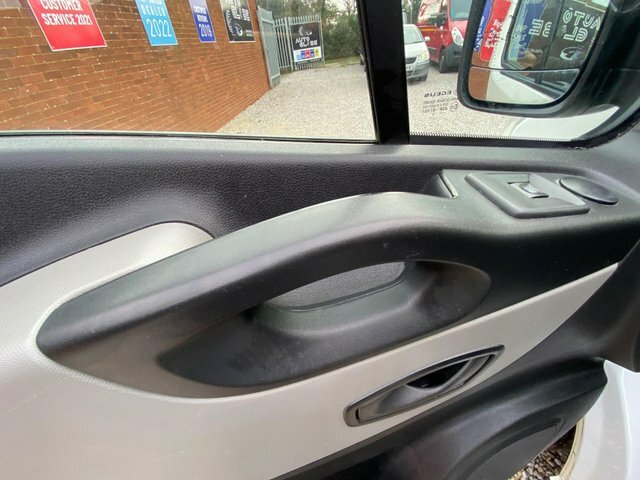 Renault Trafic Diesel White #18