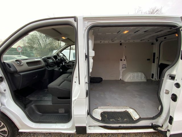 Renault Trafic Diesel White #15