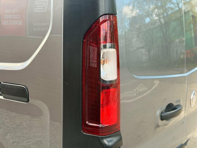 Vauxhall Vivaro Panel Van White #8