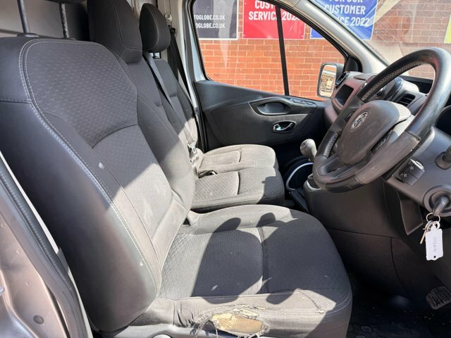 Vauxhall Vivaro Panel Van White #9