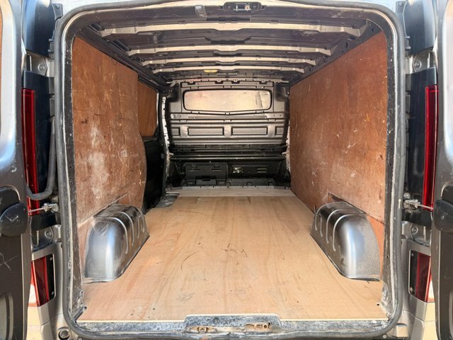 Vauxhall Vivaro Panel Van White #15